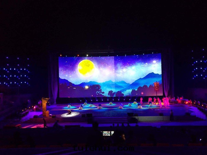 解(jiě)析如(rú)今舞(wǔ)台(tái)燈(dēng)光技術(shù)現(xiàn)狀